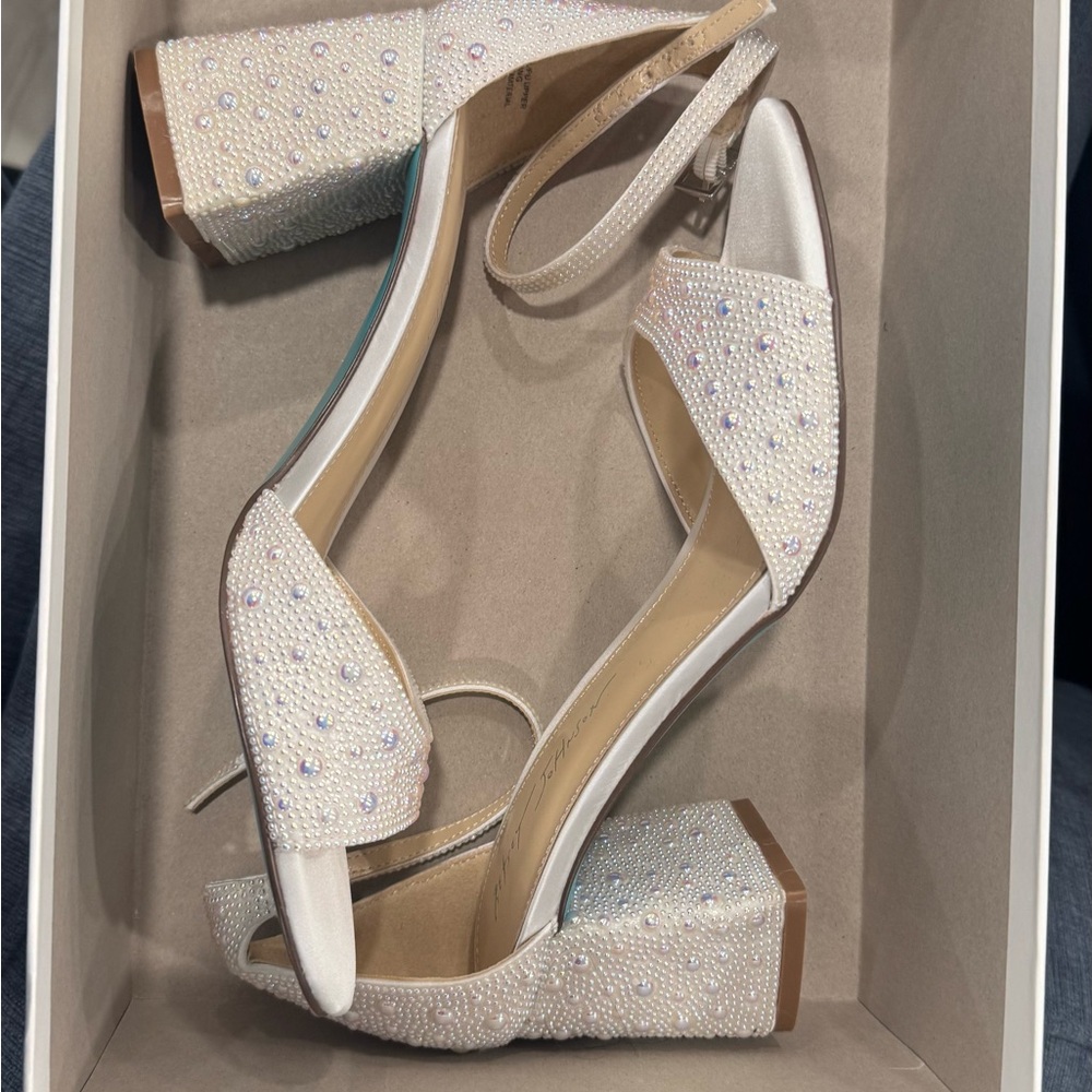 Elegant White Block Heel Sandals